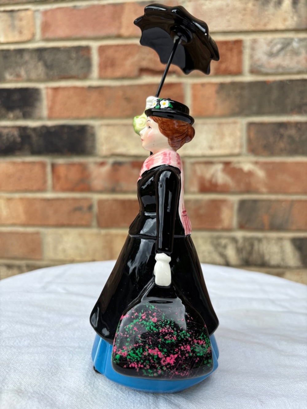 Vintage Mary Poppins with Umbrella Ceramic Figurine - Picture 2 of 6
